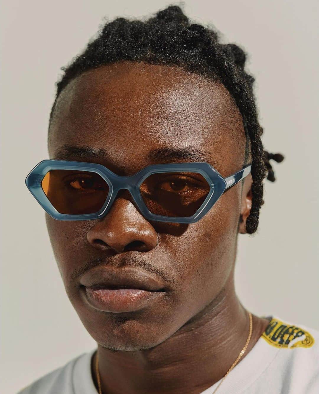 HYPEBEASTさんのインスタグラム写真 - (HYPEBEASTInstagram)「@hypebeaststyle: @10deep has collaborated with LA-based eyewear brand @akila.la to create a pair of hexagonal sunglasses as part of their Fall/Winter 2019 collection. The 10.Deep x AKILA 720º sunglasses are currently available on both 10.Deep’s website and AKILA’s website. Continue shielding your eyes from the sun this summer by picking up a pair of your own.⁠⠀ Photo: Jose Torres」8月8日 23時48分 - hypebeast