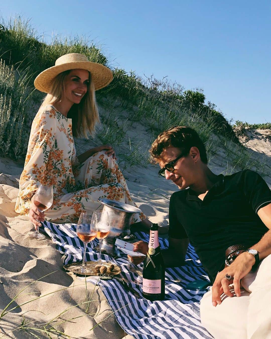 Moët & Chandon Officialさんのインスタグラム写真 - (Moët & Chandon OfficialInstagram)「Here’s to this never ending summertime bliss. Picture by @maxpoglia #MoetMoment #MoetRose #BeachTime . This material is not intended to be viewed by persons under the legal alcohol drinking age or in countries with restrictions on advertising on alcoholic beverages. ENJOY MOET RESPONSIBLY」8月8日 23時53分 - moetchandon