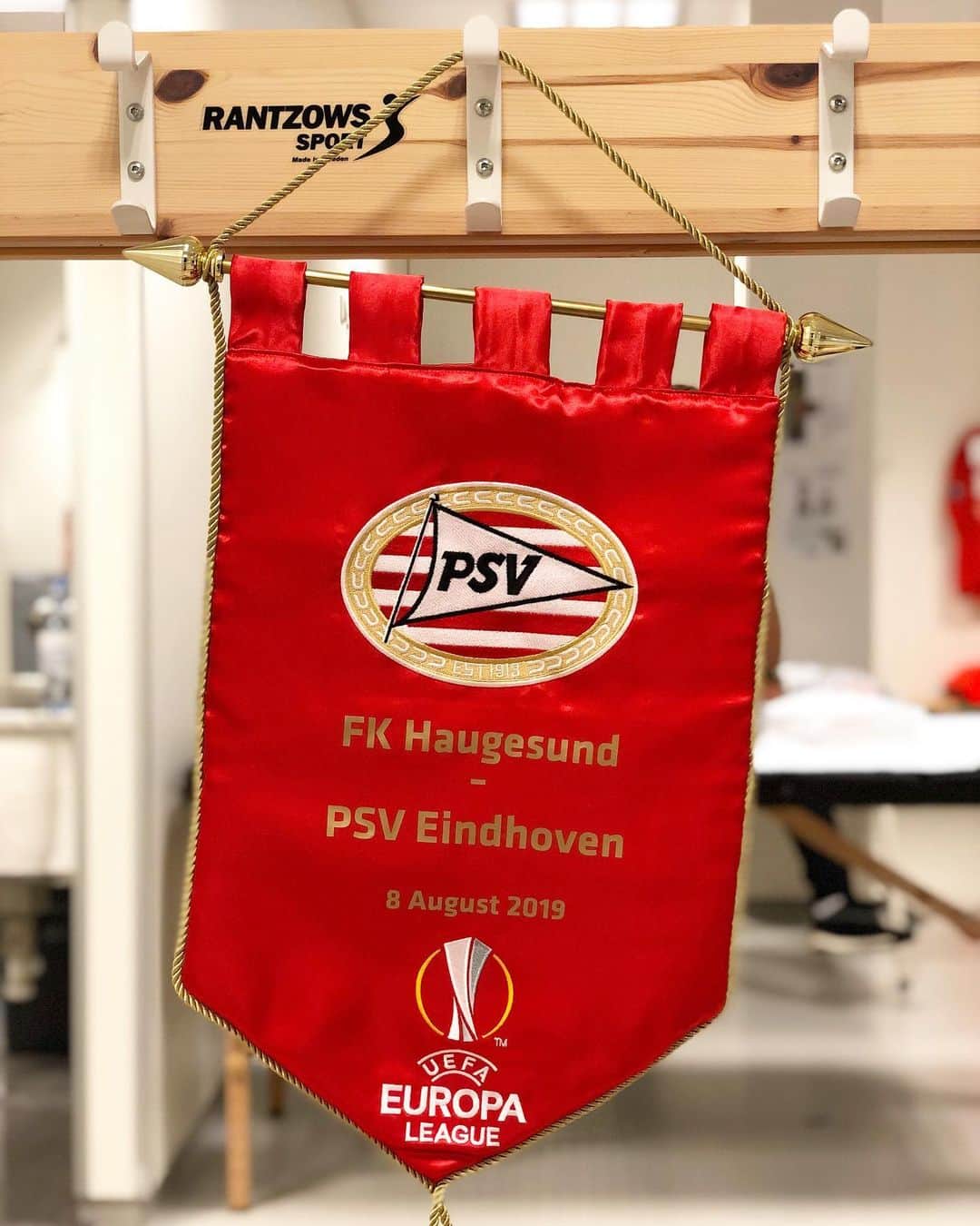 PSVアイントホーフェンさんのインスタグラム写真 - (PSVアイントホーフェンInstagram)「What are we going to do tonight? 🔮 1: WIN!  2: Draw 3: Lose... #HAUPSV #UEL」8月9日 0時05分 - psv