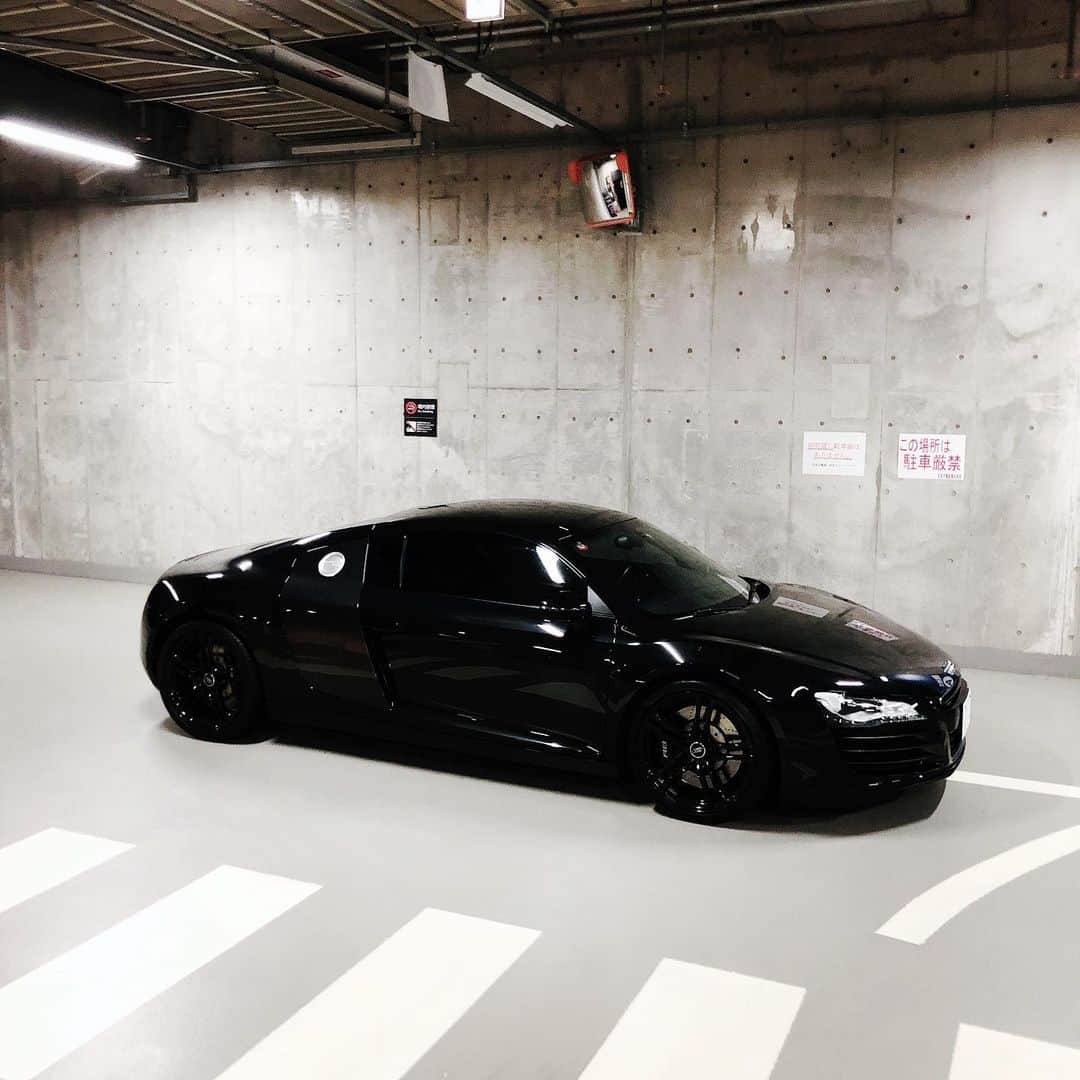 唐沢憲司さんのインスタグラム写真 - (唐沢憲司Instagram)「やっと修理から帰ってきた🏎🛠 #R8 #Audi」8月9日 0時12分 - log_kenjikarasawa