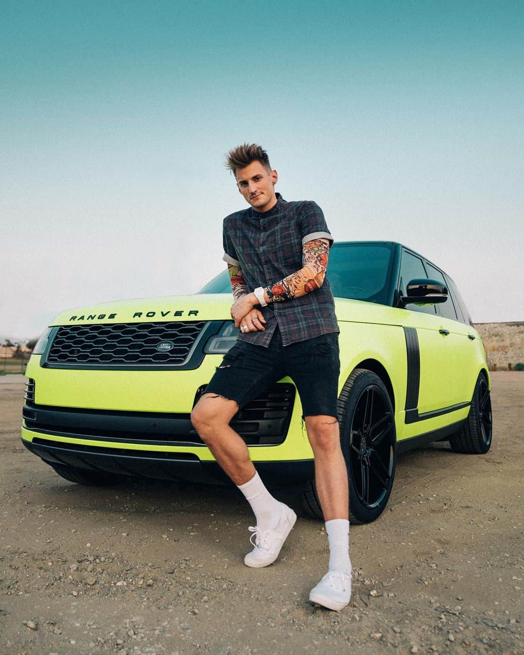 Mark Dohnerのインスタグラム：「DREAM BIG 🌠 the only person that’s supposed to believe in you is YOU. quit comparing your life to what you see on social media & start living... time’s ticking ⏳」