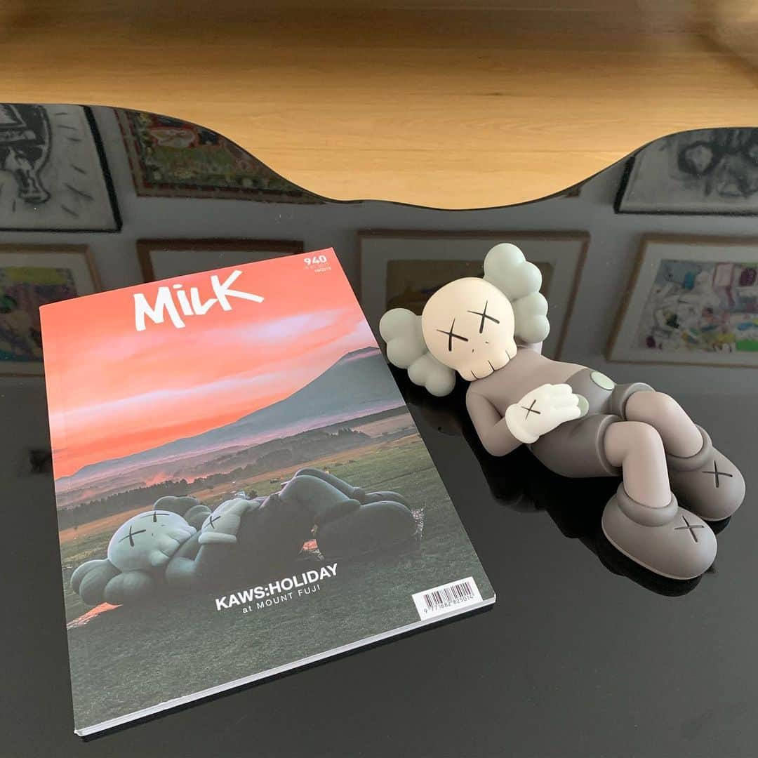 KAWSONEさんのインスタグラム写真 - (KAWSONEInstagram)「Just got this in the mail, thanks @milkmagazine_hk ! #KAWS @arr.allrightsreserved」8月9日 0時53分 - kaws