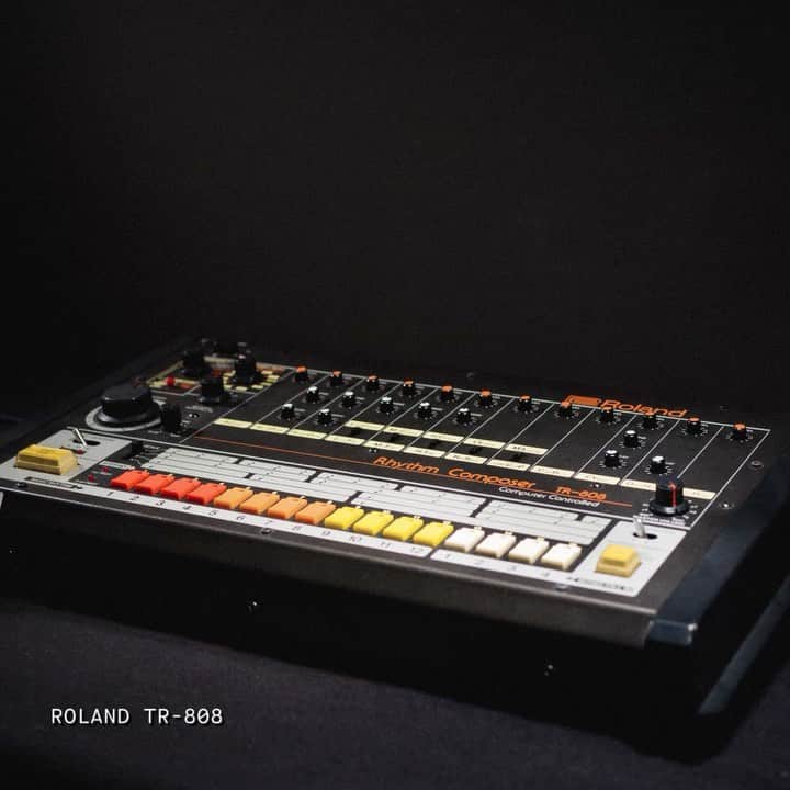 Red Bull Music Academyのインスタグラム：「Happy 808 Day! ⠀⠀⠀⠀⠀⠀⠀⠀⠀ #RolandSynthesizer #RolandDrumMachine #TR808 #808s #RBMA」