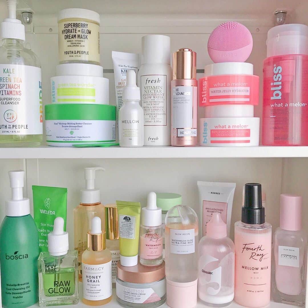 Weledaのインスタグラム：「We're loving this summer #shelfie from @karrialice featuring Skin Food 💚 Be sure to keep tagging us in your photos for a chance to be featured. #WeledaSkinFood #WeledaSkin」