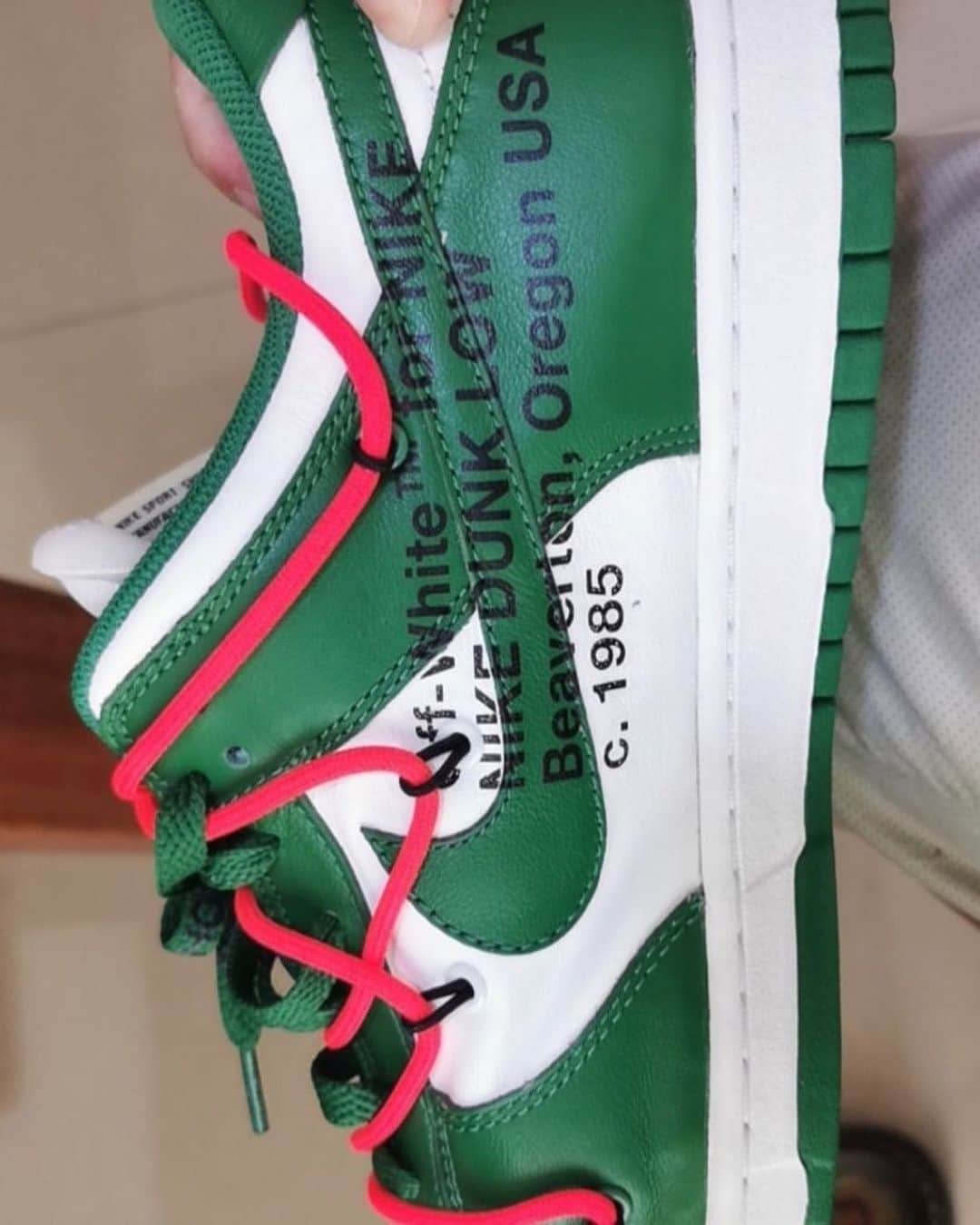 Sneaker Newsさんのインスタグラム写真 - (Sneaker NewsInstagram)「A third Pine Green colorway of the Off-White x Nike Dunk Low has been revealed. For a closer look, tap the link in our bio.」8月9日 1時11分 - sneakernews