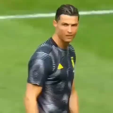 カルロス・テベスのインスタグラム：「How many goals for @cristiano this year?」