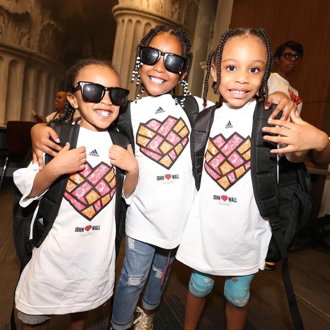 ジョン・ウォールのインスタグラム：「Last Saturday I hosted my 6th Annual @jwfamilyfoundation Back To School Giveaway at Dave & Buster’s! We hosted 500 K-12th grade students from the #DMV! Students played games, enjoyed giveaways and received @adidas t-shirts and backpacks filled with school supplies! I look forward to this event each year and can’t wait to do it all over this weekend in #Raleigh! See you there! #JWFF #WallWay #DCFamily」