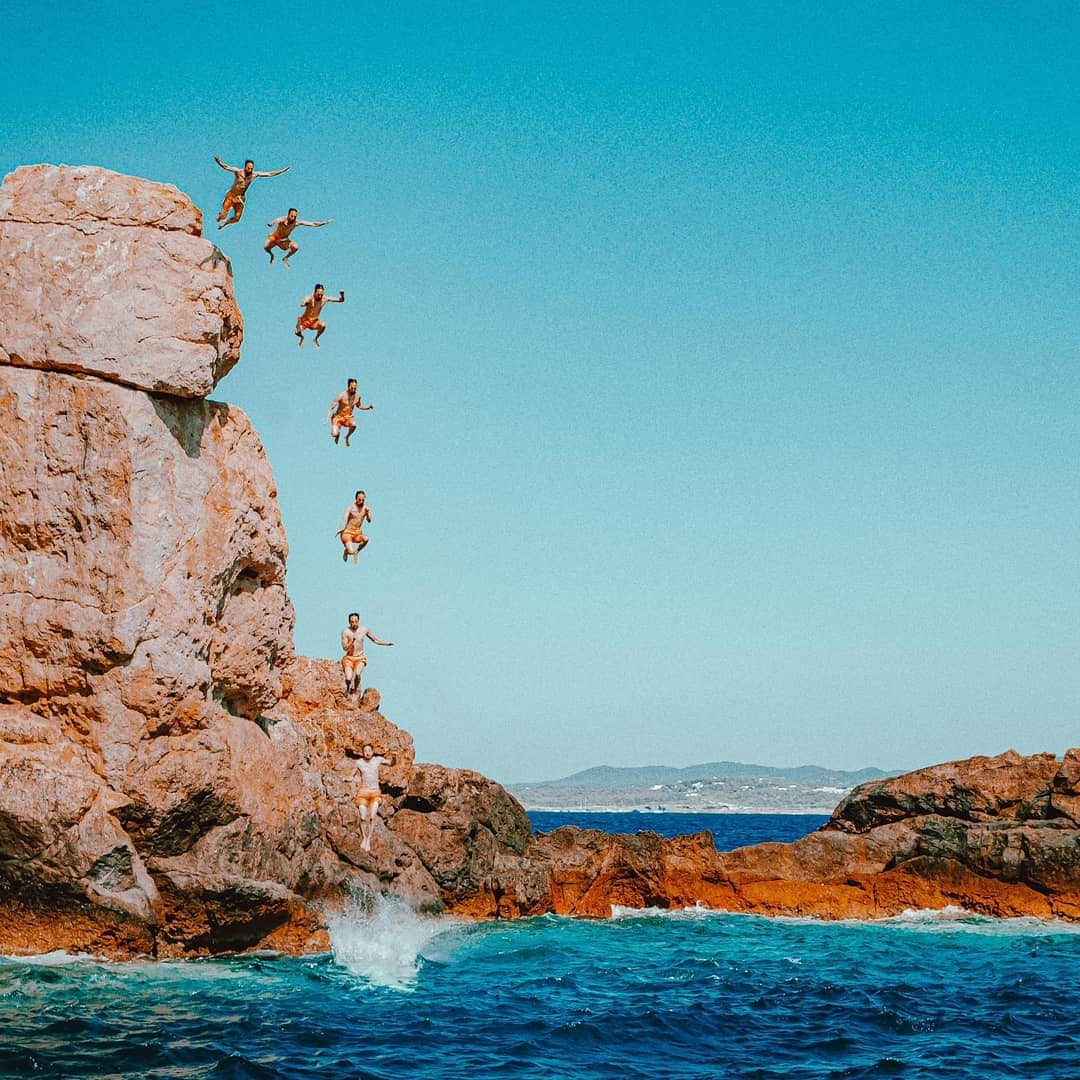 スティーヴ・アオキさんのインスタグラム写真 - (スティーヴ・アオキInstagram)「#aokijump #1004. The Castle Rock Jump. Ibiza Spain July 2019」8月9日 1時51分 - steveaoki