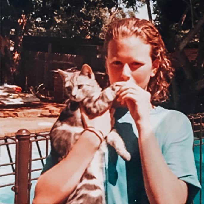 ニコール・キッドマンさんのインスタグラム写真 - (ニコール・キッドマンInstagram)「I’ve always been a cat girl (and now I’m a cat and dog girl! 😉) Celebrating #InternationalCatDay with a #TBT of some of the cats I grew up with: Priscilla, Chauncy and Gregory 😻」8月9日 1時50分 - nicolekidman