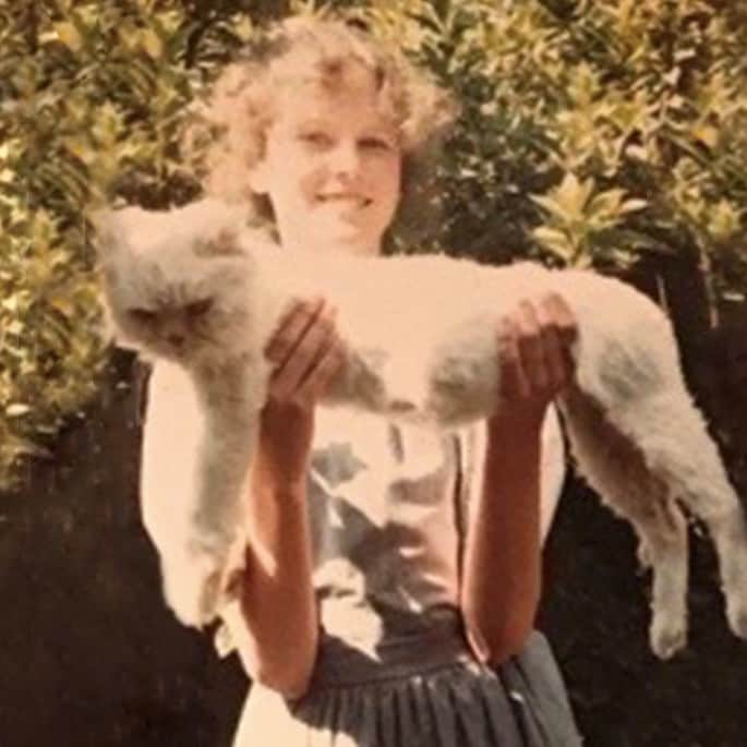 ニコール・キッドマンさんのインスタグラム写真 - (ニコール・キッドマンInstagram)「I’ve always been a cat girl (and now I’m a cat and dog girl! 😉) Celebrating #InternationalCatDay with a #TBT of some of the cats I grew up with: Priscilla, Chauncy and Gregory 😻」8月9日 1時50分 - nicolekidman
