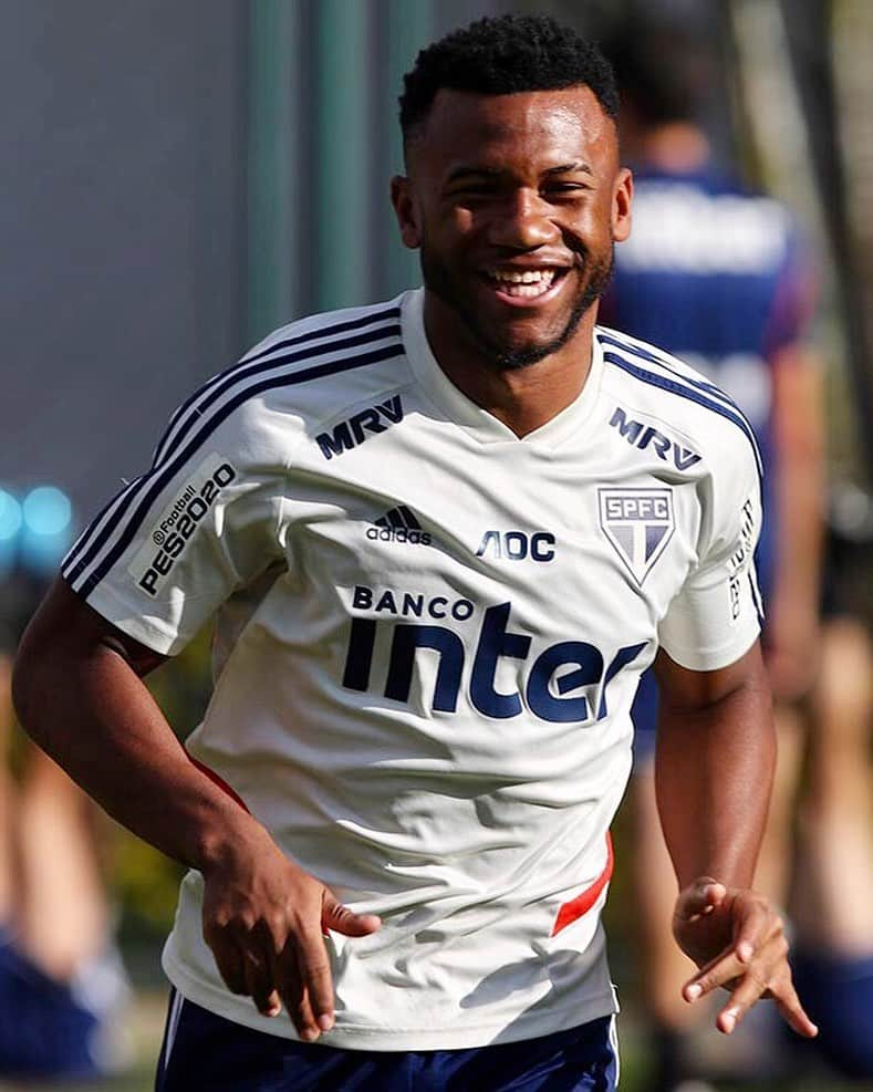 São Paulo FCさんのインスタグラム写真 - (São Paulo FCInstagram)「😁 O motivo desse sorriso? O @luan08 ficou sabendo que já foram vendidos mais de 34 mil ingressos para São Paulo x Santos. É sábado, às 17h, no Morumbi! Avisa aí a família e os amigos pra não ficarem sem 👇 ⠀⠀⠀⠀⠀⠀⠀⠀⠀ 📸 Rubens Chiri / saopaulofc.net」8月9日 1時55分 - saopaulofc