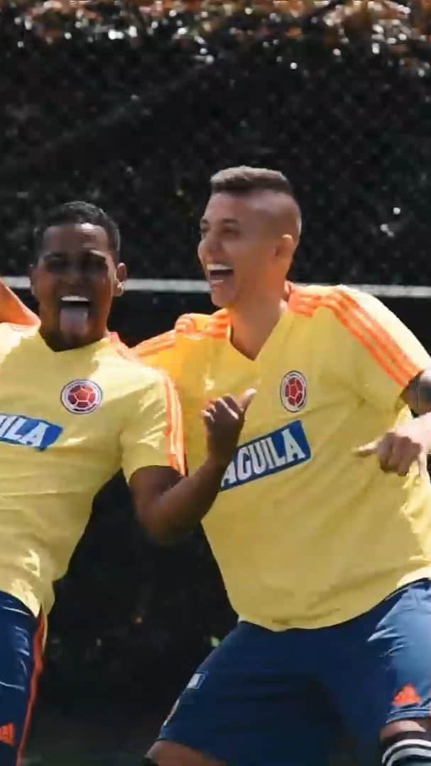 サッカー コロンビア代表チームのインスタグラム：「🤙🏼🤟🏼⚽️💥」