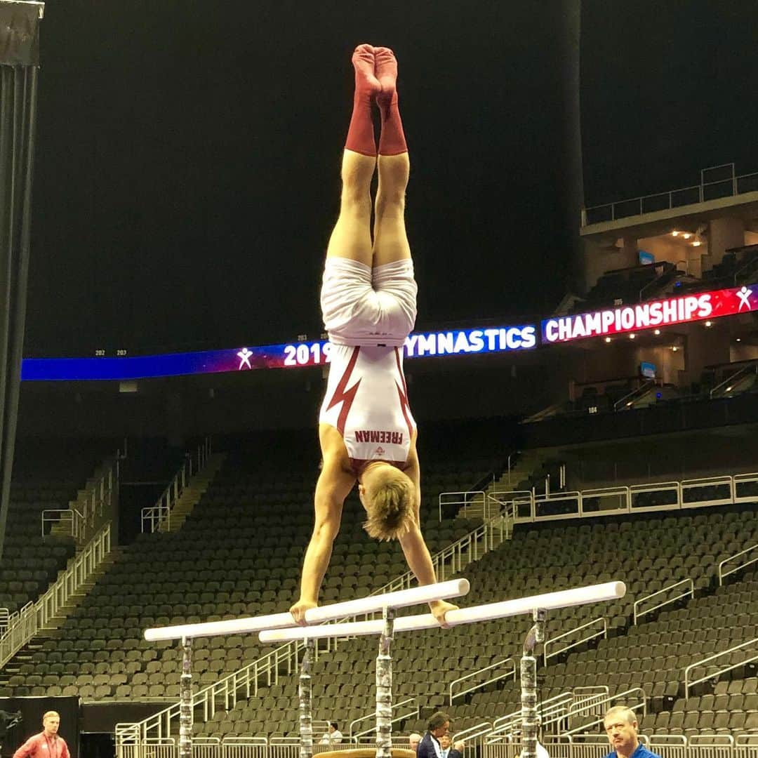 Inside Gymnasticsさんのインスタグラム写真 - (Inside GymnasticsInstagram)「Warm-up for Junior Men’s Competition is underway at the 2019 U.S. Championships. Follow all the coverage at InsideGym.com! #athlete #gymnastics #USGymChamps」8月9日 1時59分 - insidegym