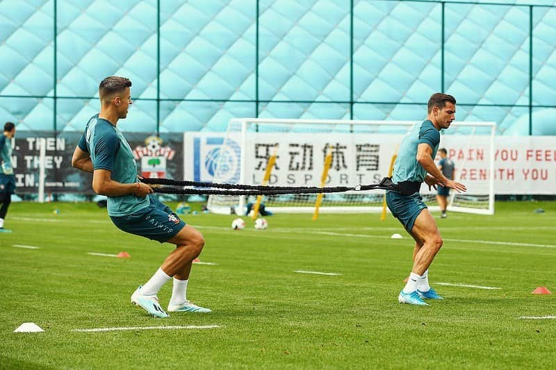 セドリック・ソアレスさんのインスタグラム写真 - (セドリック・ソアレスInstagram)「Another good training session preparing the premier league start 💪」8月9日 2時12分 - cedricsoares41