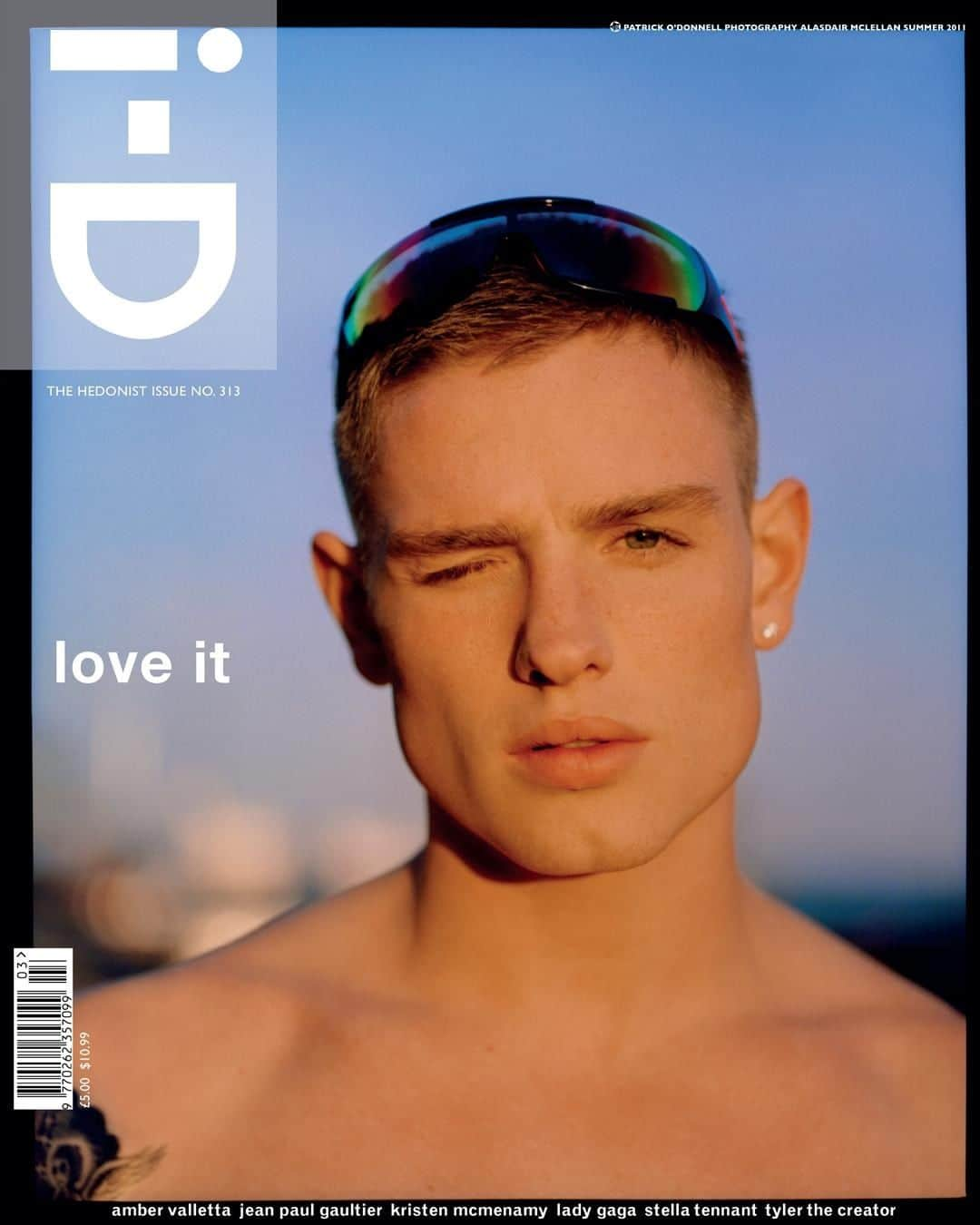 i-Dさんのインスタグラム写真 - (i-DInstagram)「HOT🥵BOY🥵SUMMER🥵⁣ ⁣ In true #TBT fashion, here's a classic summer i-D cover shot by the wonderful @alasdairmclellan from 2011, for your viewing pleasure. 💗⁣ ⁣ [The Hedonist Issue, no.313, 2011]⁣ .⁣ .⁣ .⁣ Photography #alasdairmclellan⁣ Model @patrickodonnell7⁣ Styling @elgarjohnson⁣ Hair @sydhayeshair⁣ Make Up @lauren.parsons⁣ #Summer ⁣#iDArchive #Hedonist ⁣」8月9日 2時29分 - i_d