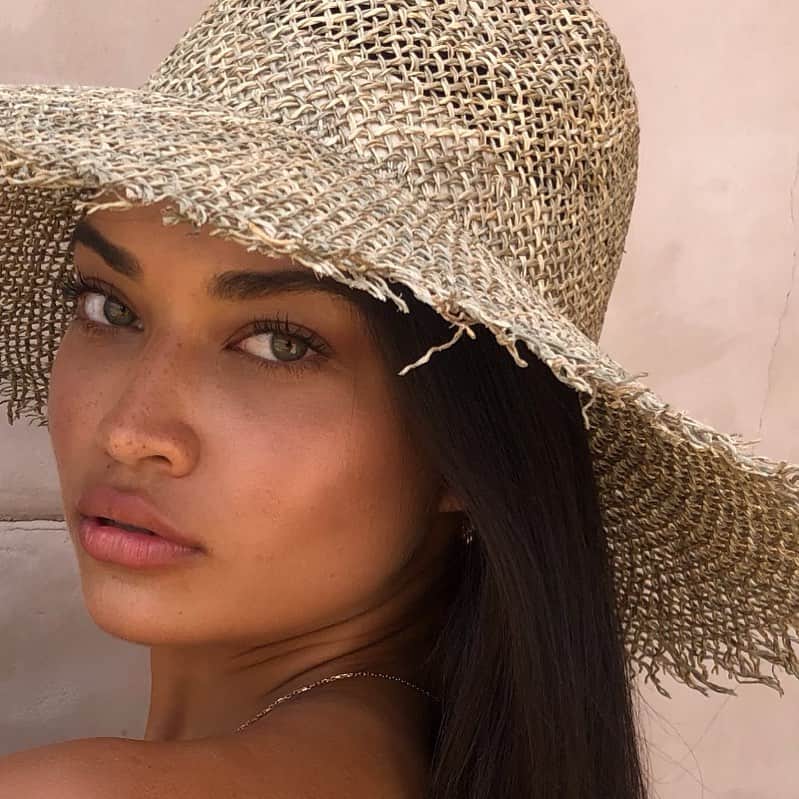 シャニーナ・シャイクのインスタグラム：「My favorite sunscreen picks for the summer are featured in my IG stories 🧴🙌🏽!」