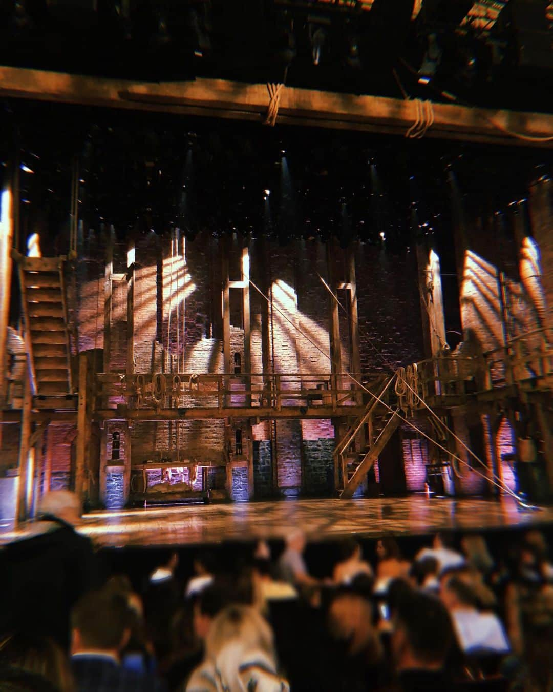 リリー・オルドリッジさんのインスタグラム写真 - (リリー・オルドリッジInstagram)「Had the most gorgeous night on broadway with my lil sis at my favorite show @hamiltonmusical 🖤 Last photo from curtain call 😭 #StandingOvationEveryTime 👏🏽👏🏽👏🏽👏🏽👏🏽👏🏽」8月9日 2時38分 - lilyaldridge