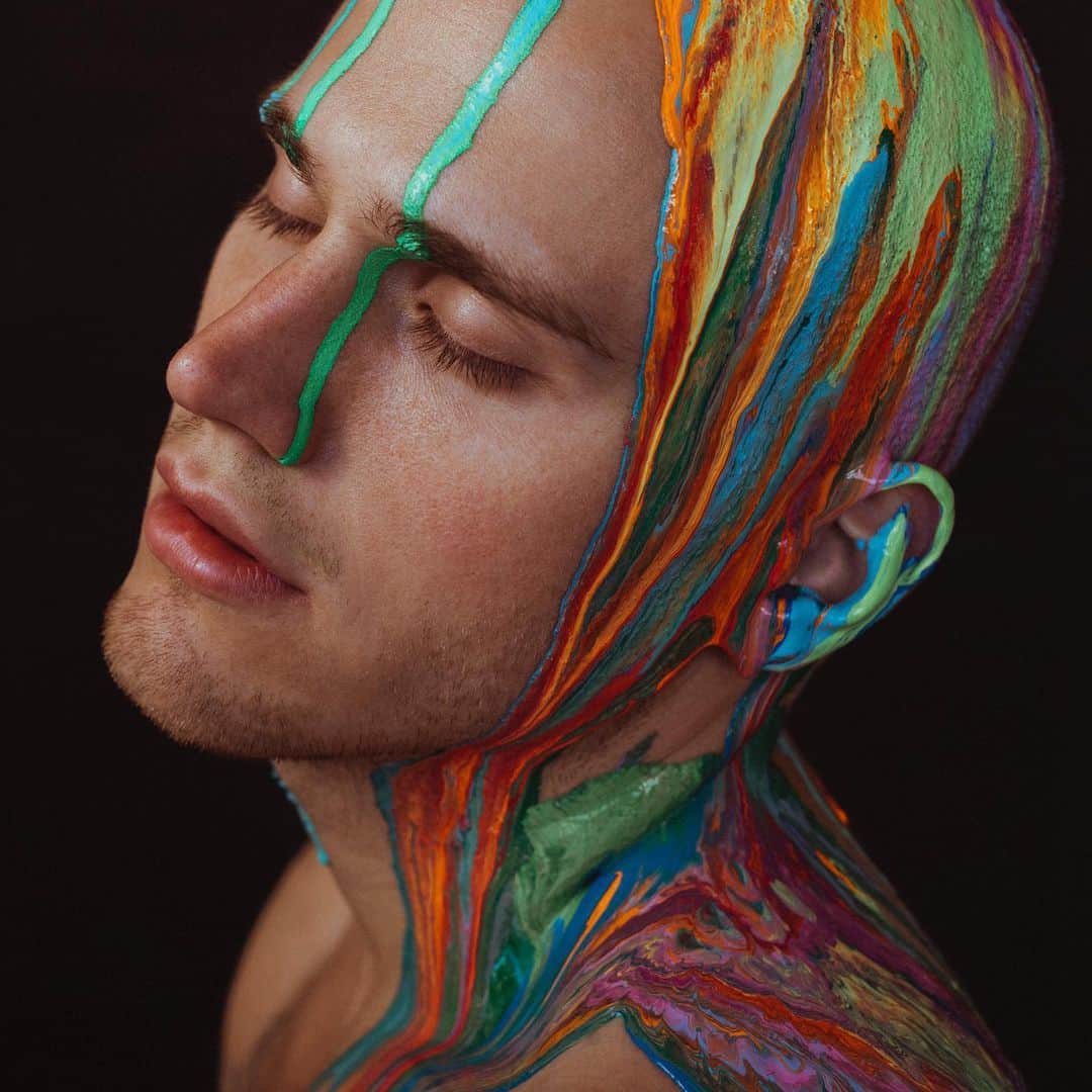 ブランドン・シェイアのインスタグラム：「Remember when @tonydevoney poured paint all over my bald head & we took cool ass pics with @michaeldrummondphoto 😅 good times」