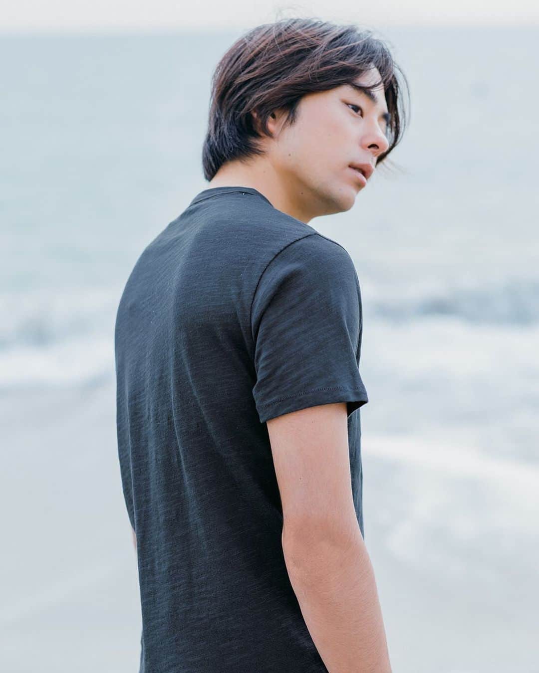 MUJI USAさんのインスタグラム写真 - (MUJI USAInstagram)「We make the most of natural irregularities found in yarn for a textured fabric that feels broken-in from the start. Soft against the skin, this is a comfortable t-shirt you'll love to wear.  Uneven Yarn T-Shirts are now 2 for $16.90 or 3 for $24.90 for a limited time in MUJI East Coast stores and online. #muji #mujiusa #summer #apparel」8月9日 2時42分 - mujiusa