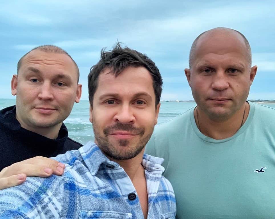のインスタグラム：「Прилетели в Баку. Огромное спасибо Эмину @eminofficial за гостеприимство.」