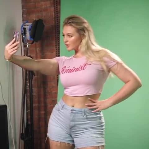 イスクラ・ローレンスさんのインスタグラム動画 - (イスクラ・ローレンスInstagram)「⚠️WARNING MY @giphy GIFS ...