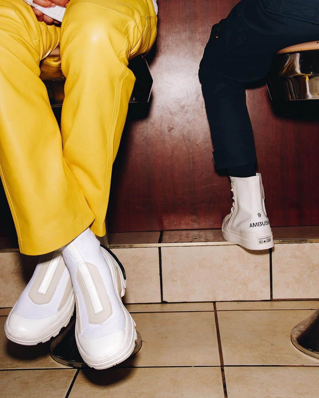 GQさんのインスタグラム写真 - (GQInstagram)「These days the streets are teeming with head-turning, trend-starting sneakers, from socks to stompers. We grabbed the 10 flyest sneakers dropping this fall—link in bio. (📸@tyrellhampton)」8月9日 3時11分 - gq