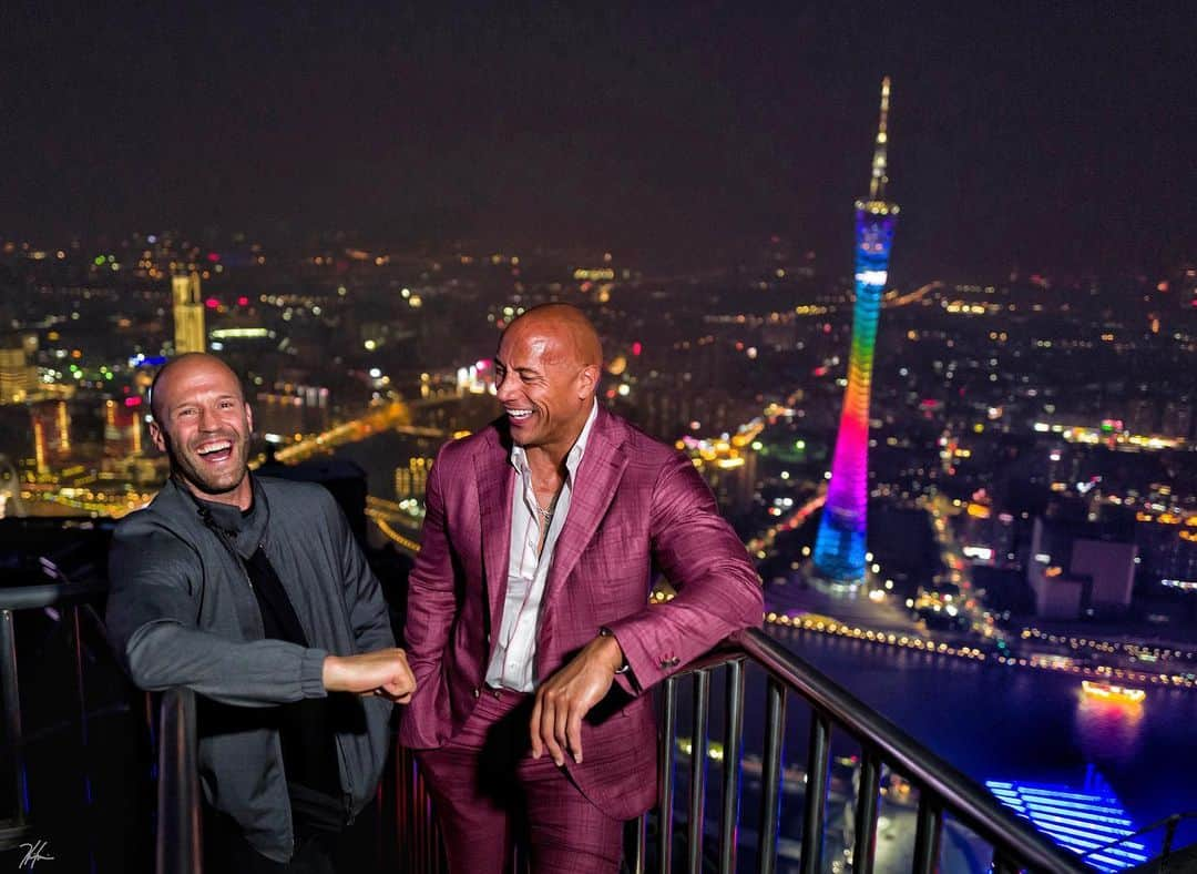 ドウェイン・ジョンソンさんのインスタグラム写真 - (ドウェイン・ジョンソンInstagram)「Top of Guangzhou.  Top of the 🌍🥃 #China #HobbsAndShaw 🇨🇳 @hhgarcia41 📸」8月9日 3時03分 - therock