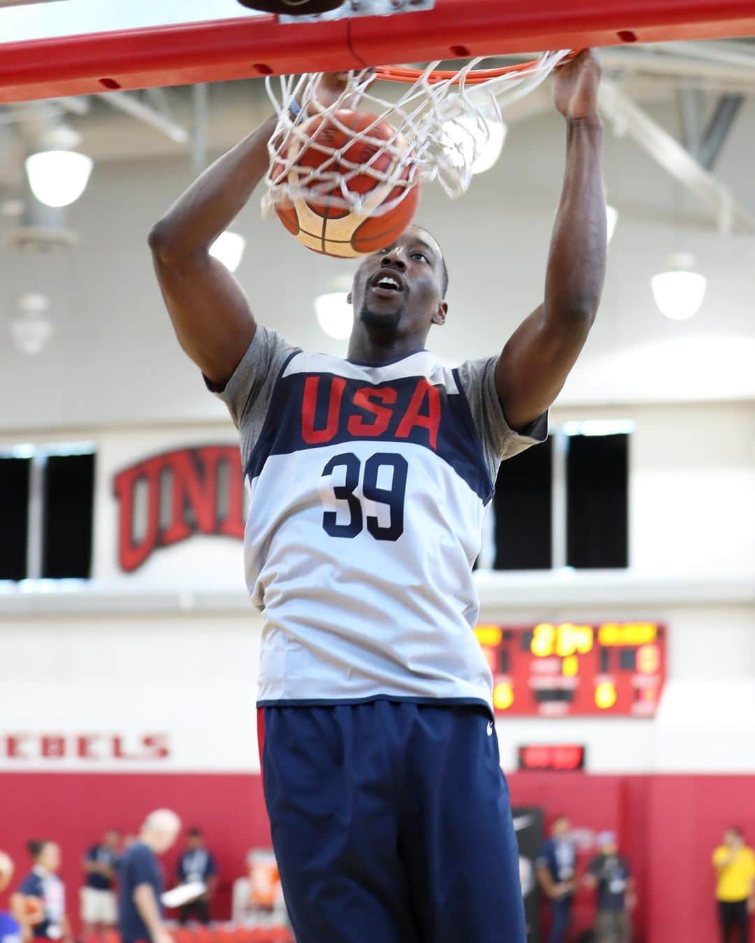 Miami HEATさんのインスタグラム写真 - (Miami HEATInstagram)「Grindin’ away with Team USA 🇺🇸 ⁣⁣ We’re looking forward to seeing @bam1of1 in action with @usabasketball in Friday’s Blue-White intrasquad exhibition game.」8月9日 3時06分 - miamiheat