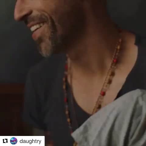 のインスタグラム：「It’s FINALLY here you guys!!!! Check out the AS YOU ARE video now!!!! LINK IN BIO!!!! #Repost @daughtry with @get_repost ・・・ "As You Are" Official Video - WATCH NOW! Link in bio. #asyouare #daughtry ❤️🧡💛💚💙💜」