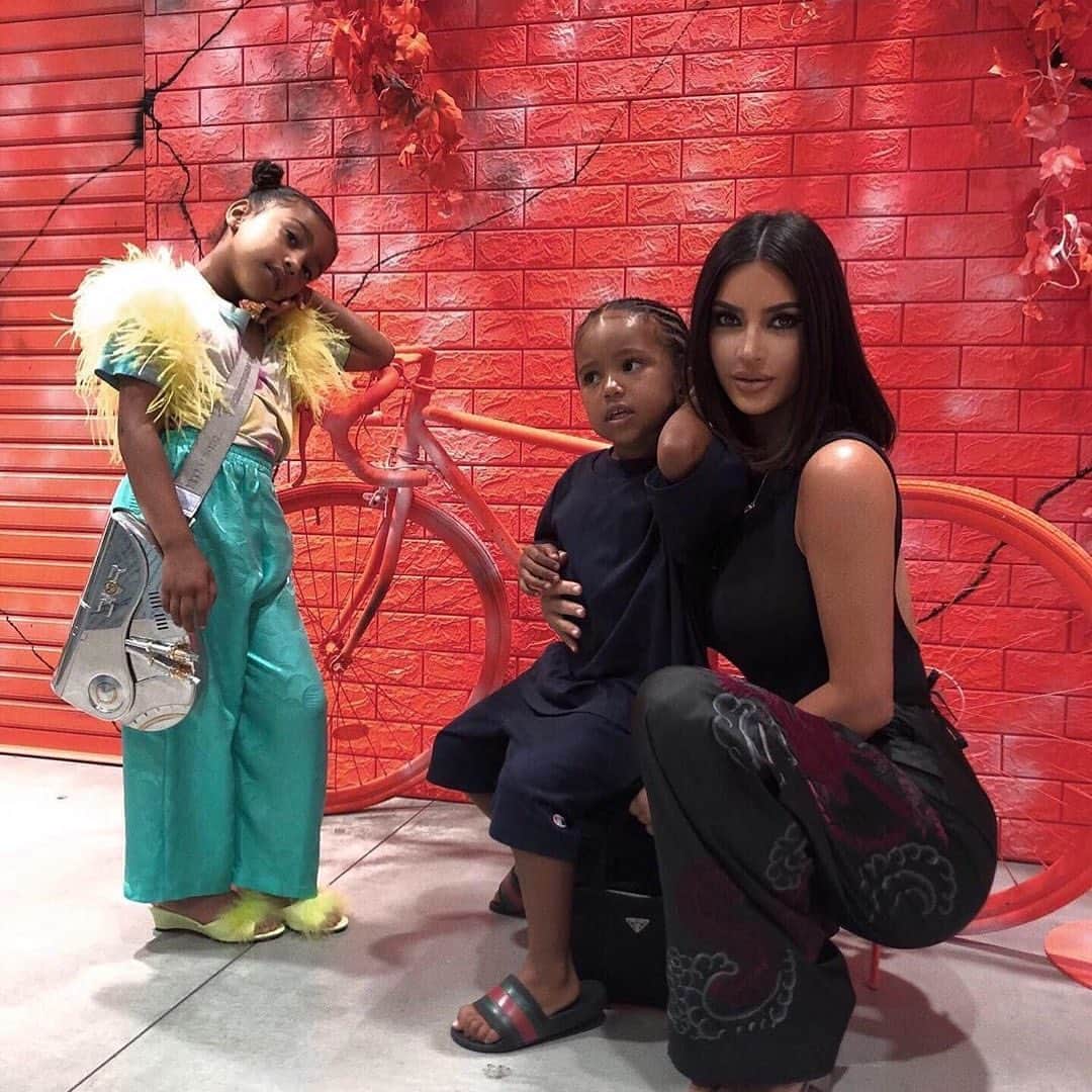 E! Onlineさんのインスタグラム写真 - (E! OnlineInstagram)「North is us in every meeting we've gone to today. (📷: @kimkardashian)」8月9日 3時18分 - enews