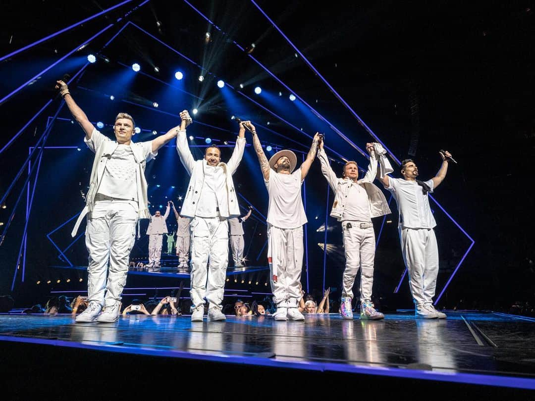 backstreetboysさんのインスタグラム写真 - (backstreetboysInstagram)「Thanks for bringing it, SLC! #BSBSLC #DNAWorldTour」8月9日 3時28分 - backstreetboys