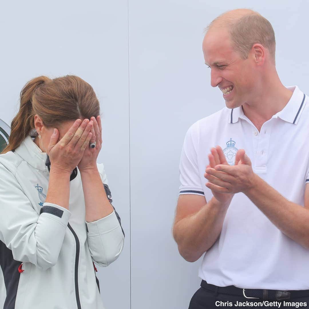 ABC Newsさんのインスタグラム写真 - (ABC NewsInstagram)「Kate, Duchess of Cambridge, is awarded a wooden spoon after her boat came last in the King's Cup Regatta—something Prince William very much enjoyed. #princesskate #princewilliam #royals」8月9日 3時26分 - abcnews