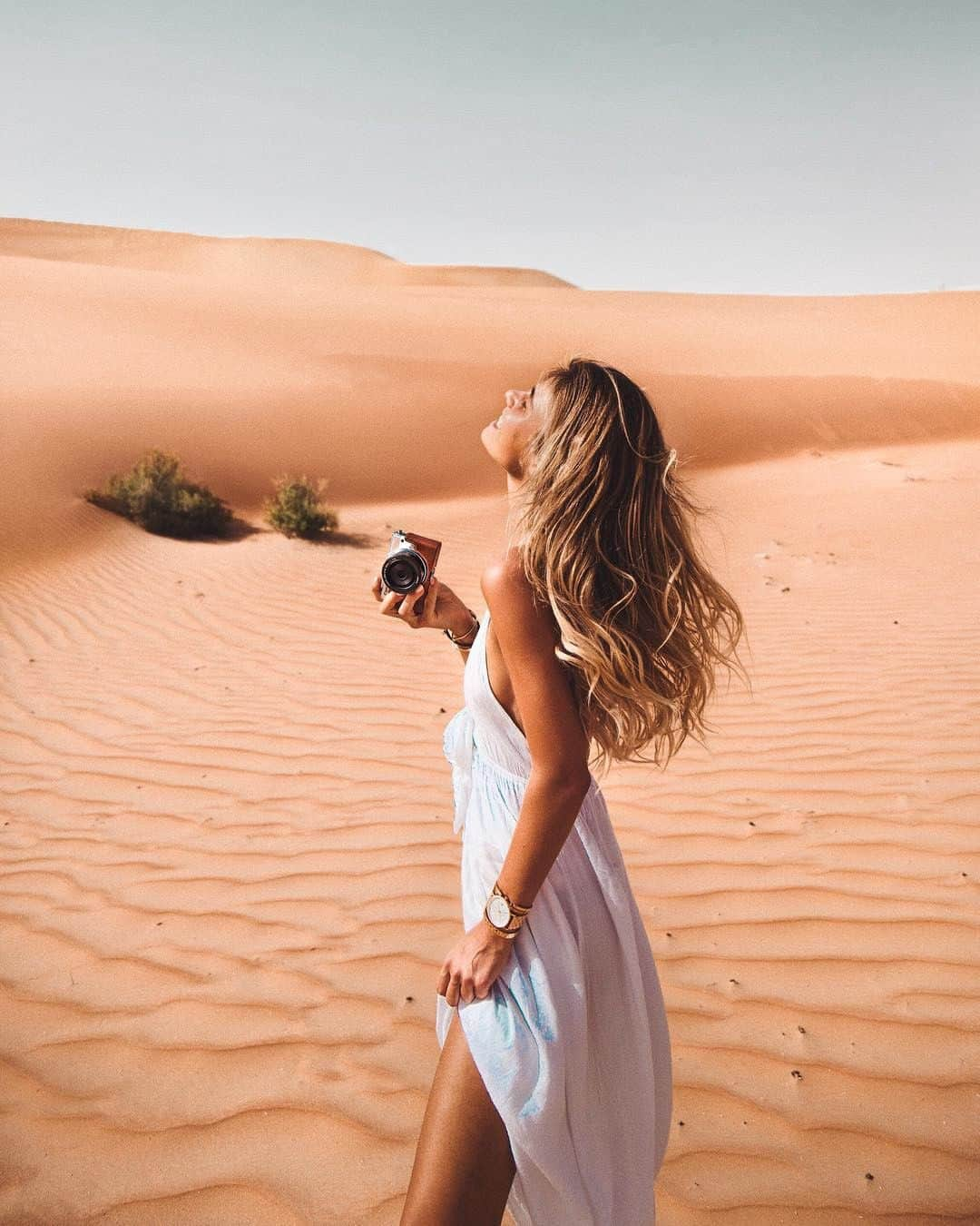 Kapten & Sonさんのインスタグラム写真 - (Kapten & SonInstagram)「'Take memories and leave only footprints in the sand! '✨ @debiflue discovers the beauty of the desert 🐫 . . . #desert #travelling #traveller #traveladdicted #travelgram #footprintsinthesand #adventureseeker #memories」8月9日 3時30分 - kaptenandson