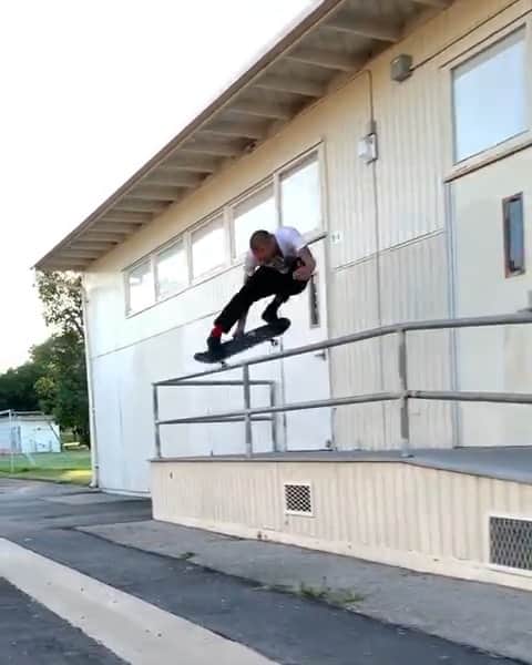 オルタモントのインスタグラム：「@dakotaservold space ship traveling 🛸 // 📹: @timcisilino // #CFADC」