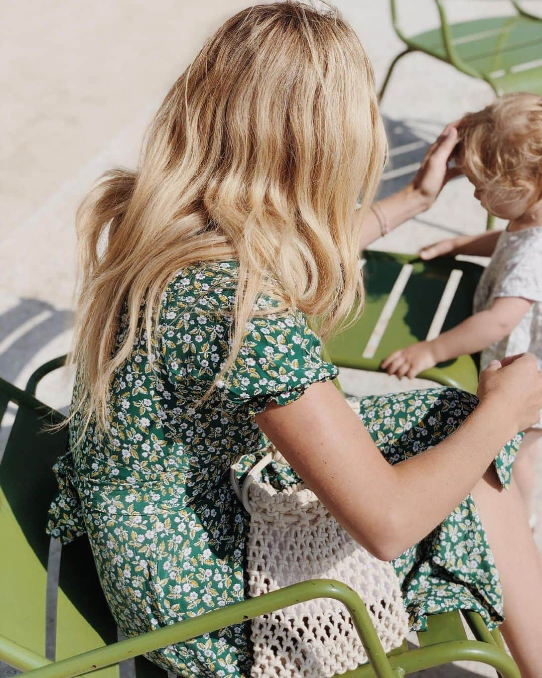 Anthropologieさんのインスタグラム写真 - (AnthropologieInstagram)「Fun days in the Farah Dress 💚 Photo via @laurenswells (link in profile to shop up to 40% OFF dresses)」8月9日 4時08分 - anthropologie