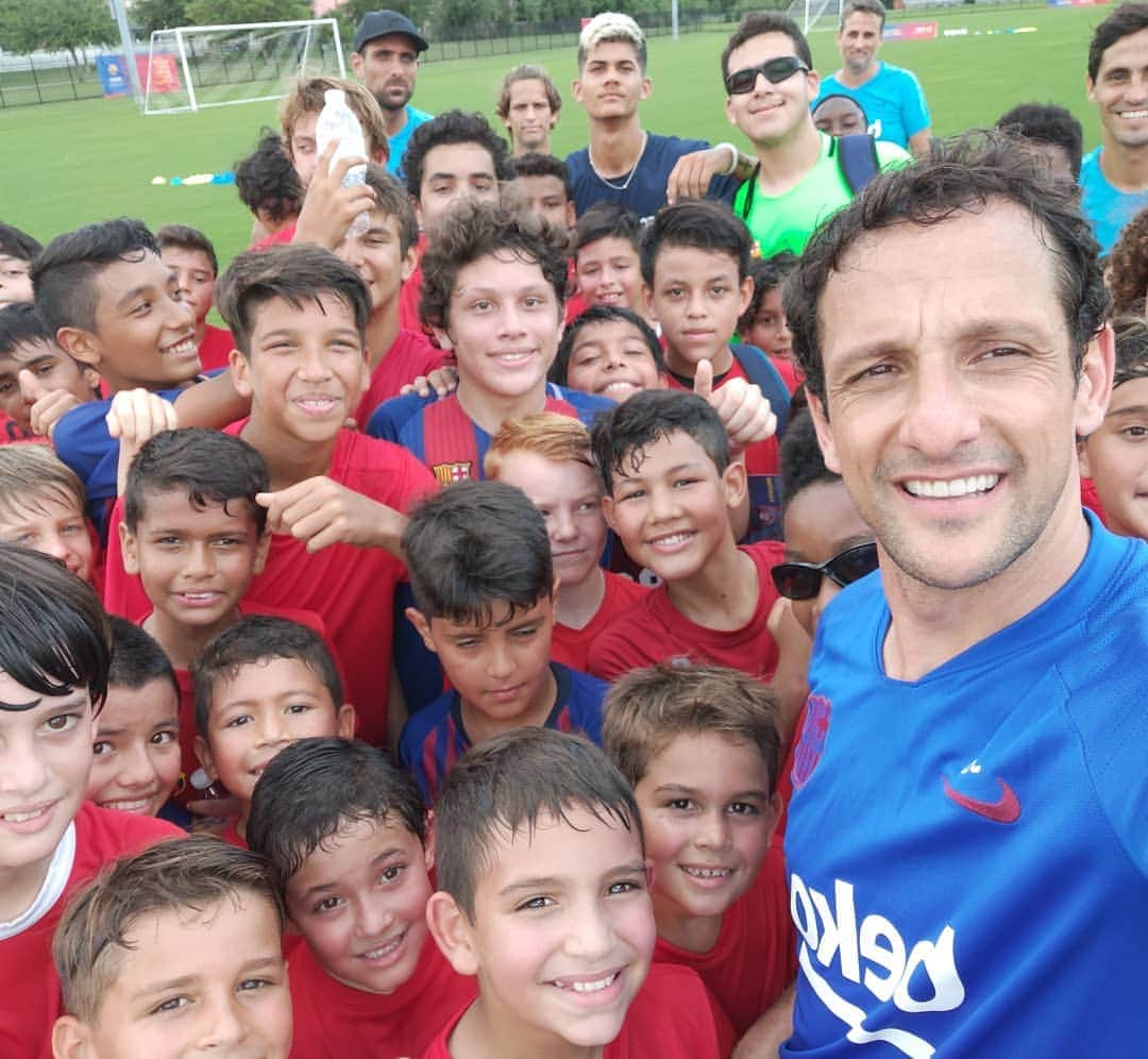 ジュリアーノ・ベレッチさんのインスタグラム写真 - (ジュリアーノ・ベレッチInstagram)「Mais que um clube! @barcaacademy em Orlando! Treinei com as crianças, depois de um palestra sobre o clube, sobre minha carreira e sobre o caminho de ser campeão dentro e fora dos campos aprendendo desde a metodologia Barça. #belletti #embaixador #barça #academy #usa」8月9日 4時10分 - julianobelletti