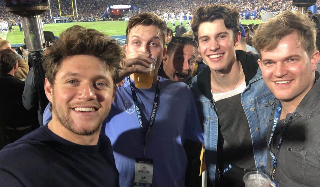ナイル・ホーランのインスタグラム：「Happy 21st Birthday to our boy @shawnmendes. What a great man you’re turning into. Wish @s_mullz and I were with you guys celebrating.」