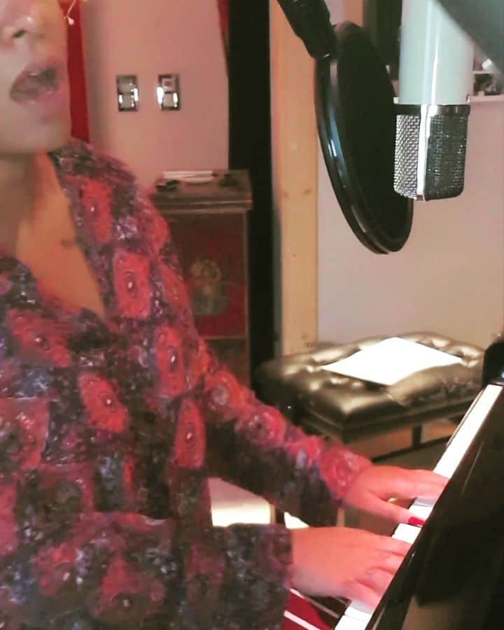 Emeli Sandéのインスタグラム：「LIGHT UP #SHINE」