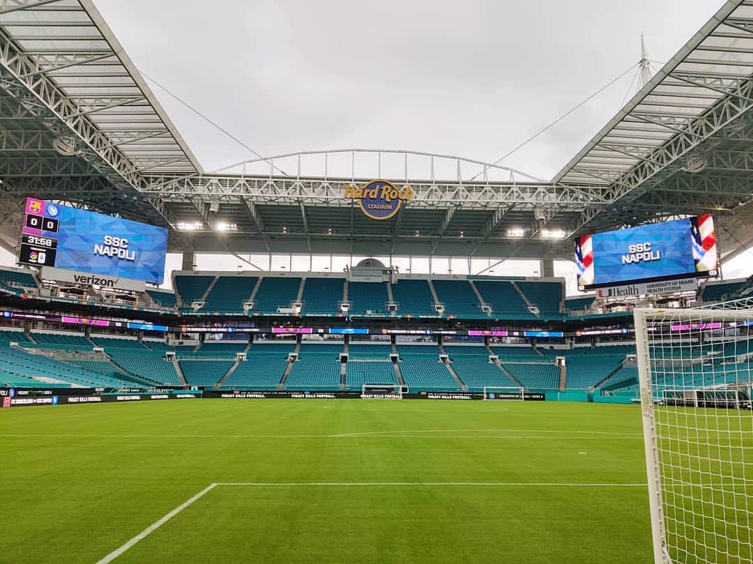 SSCナポリさんのインスタグラム写真 - (SSCナポリInstagram)「👋Bye Miami! Thank you for the warm welcome, it's been a pleasure 💙 #ForzaNapoliSempre #ICC2019 @intchampionscup」8月9日 4時40分 - officialsscnapoli