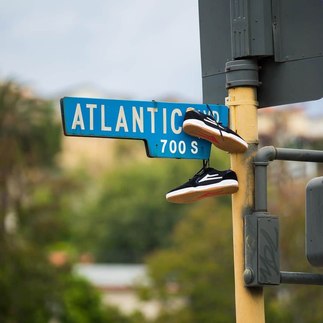 ラカイリミテッドフットウェアさんのインスタグラム写真 - (ラカイリミテッドフットウェアInstagram)「🚨 Give Away 🚨 Vincent Alvarez is hanging up pairs of his new pro shoe, the Atlantic, up and down Atlantic Blvd here in Los Angeles starting NOW. Check our story for the shoe locations and sizes. Finders keepers! Dm us after you find the shoes for a feature in our story ✔️📲 Good luck! #LakaiAtlantic #Lakai #LakaiOrDie #VincentAlvarez」8月9日 4時41分 - lakailtd