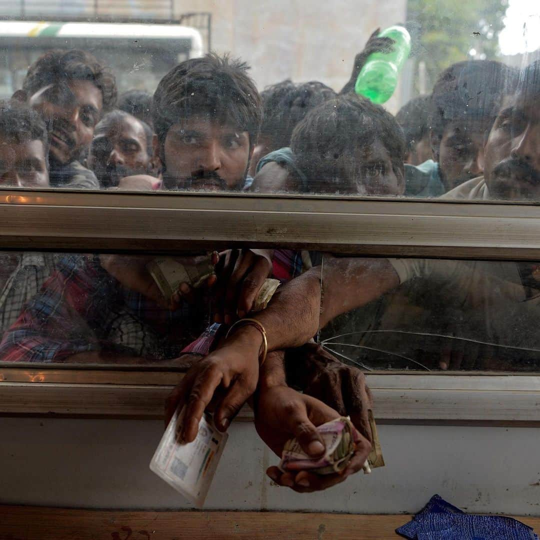 TIME Magazineさんのインスタグラム写真 - (TIME MagazineInstagram)「Some 7 million people in #Kashmir were left with no way to contact the outside world after the Indian government shut down the Internet as well as landline and cell networks on Aug. 5. The government closed schools, banned public meetings and barricaded neighborhoods. Overnight, India brought in radical changes to its only Muslim-majority state, while its population was left in the dark. As part of the changes imposed on Monday, the Modi government redrew the political map of Kashmir, splitting the largely autonomous state into two Union Territories, imposing direct rule from Delhi. Modi said in his speech on Thursday that while one of these new territories, Ladakh, would remain under Delhi’s control, he could foresee the more populous Jammu and Kashmir becoming a state again in the future. The situation in Kashmir remains tense as the security lockdown continues and fears of insurgency grow. Authorities have reportedly arrested more than 500 people in what they called an attempt to curb violence. Residents, including migrant workers, have begun leaving the state. Read more at the link in bio. Photograph by Sajjad Hussain (@sajjadafp)—@afpphoto/@gettyimages」8月9日 5時02分 - time