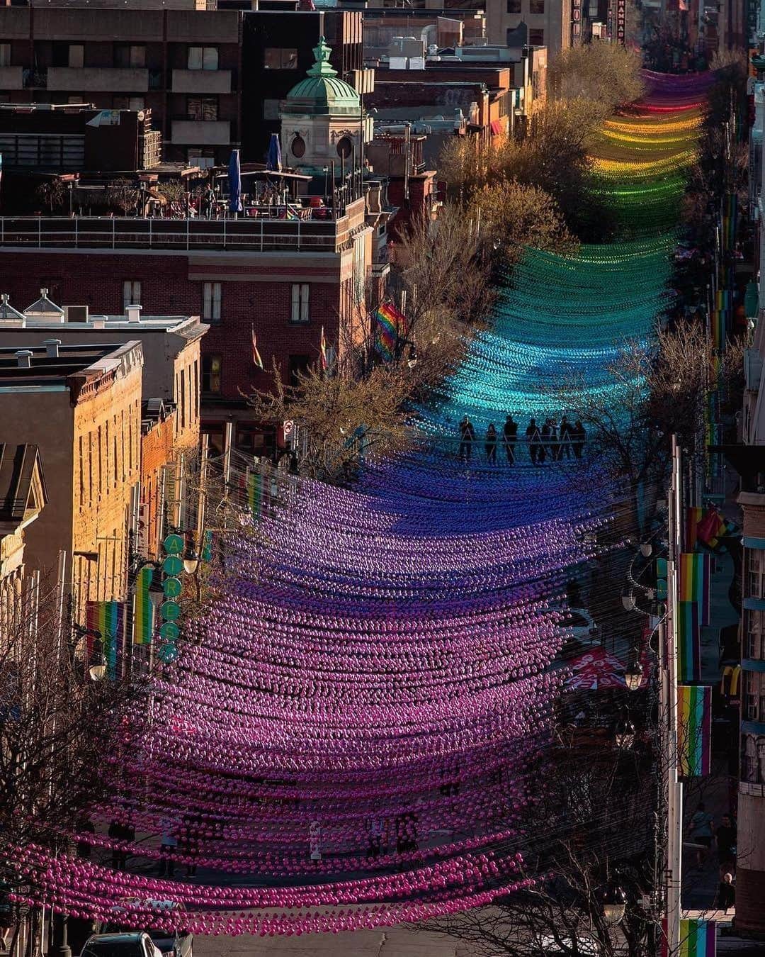 Explore Canadaさんのインスタグラム写真 - (Explore CanadaInstagram)「The Montreal Pride festival kicks off today! The festival runs for 10 days and has tons of free shows, an electrifying parade, and engaging panel discussions. While there you can check out this stunning rainbow art display named “18 Shades of Gay” that streches a kilometre long down Montreal’s Sainte-Catherine Street. The installation is made up of 180,000 recycled rainbow-coloured balls and this is the last year to see this art installation by Claude Cormier, so don’t miss this chance to stand under the rainbow!  #ExploreCanada⁠⠀ ⁠⠀ 📷: 1) @photos_fera⁠⠀ 2) @annergize⁠⠀ 📍: @montreal, @tourismequebec⁠ ⠀  #MTLMoments #QuebecOriginal」8月9日 5時10分 - explorecanada
