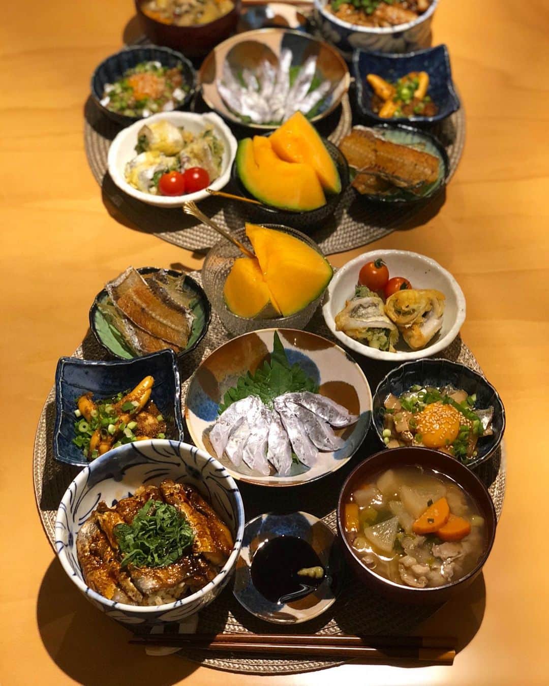 のインスタグラム：「🍳♡ 我が家のタチウオの定番料理が大集結😆🧡 #おうちごはん #タチウオ定食 🐟お品書き🐟 ★刺身 ★ユッケ ★卵の煮付け ★大葉チーズ巻き天ぷら ★骨せんべい ★蒲焼き丼 ★ 豚汁 ★メロン 飽きない美味しさ😂💕︎ タチウオは調理も簡単なのでおすすめな魚ですよ🎶 ＊ 今日は釣りロケ５日目‼️ 毎日眠い😴💦笑 #今日も楽しもう ＊ #fish #hairtailfish #fishing #fishinggirl #cook #cooking #homedinner #food #japanesefood #washoku  #魚  #タチウオ #釣り #魚釣り #料理 #手料理 #晩御飯 #魚料理 #タチウオ料理 #主婦 #阪本智子」