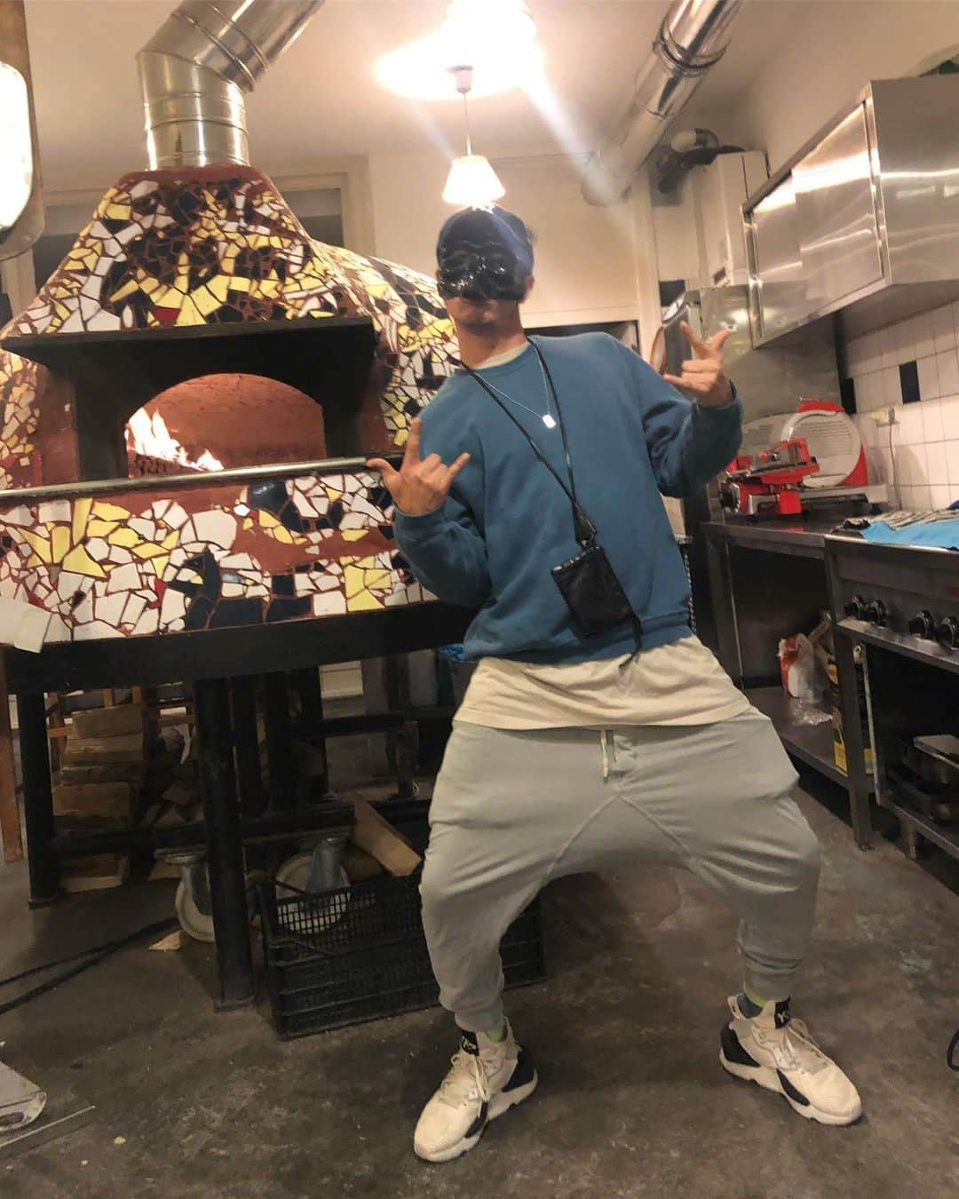 平宮博重さんのインスタグラム写真 - (平宮博重Instagram)「Pizza Time!! Hungry angry haha  #hangry #pizza #👺 #ピ」8月9日 5時30分 - hiroshige_narimiya