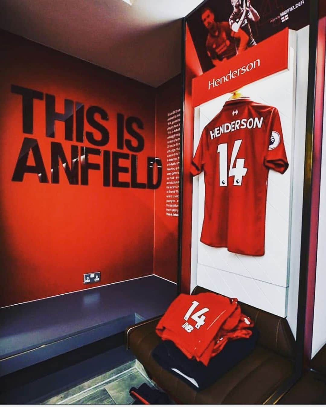 ジョーダン・ヘンダーソンさんのインスタグラム写真 - (ジョーダン・ヘンダーソンInstagram)「@premierleague starts again tomorrow night..... can’t wait to be back home! #YNWA 🔴」8月9日 5時31分 - jhenderson