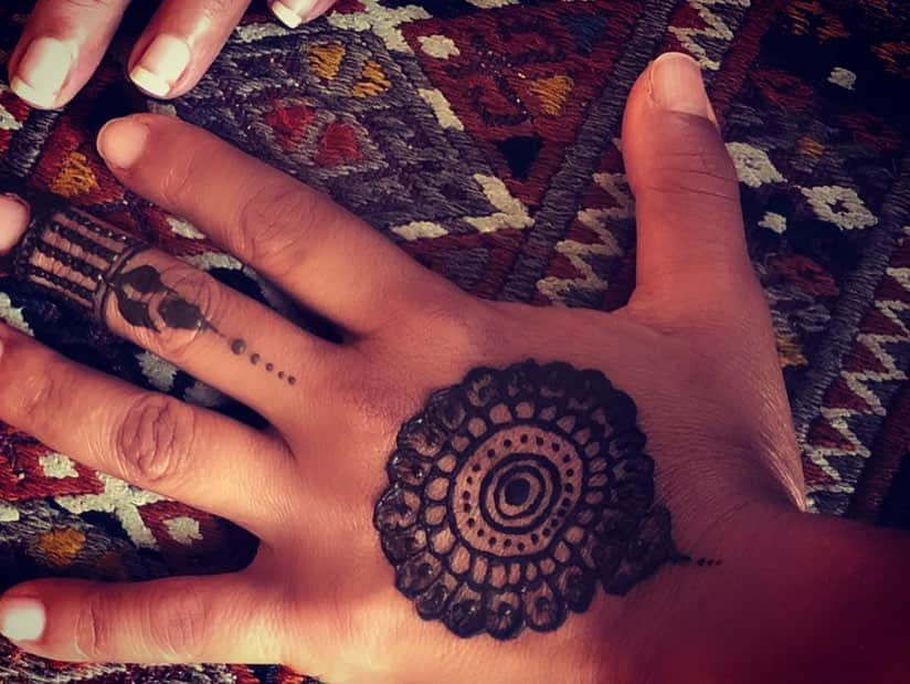 エヴァンジェリン・リリーさんのインスタグラム写真 - (エヴァンジェリン・リリーInstagram)「#henna day w the ladies」8月9日 5時39分 - evangelinelillyofficial