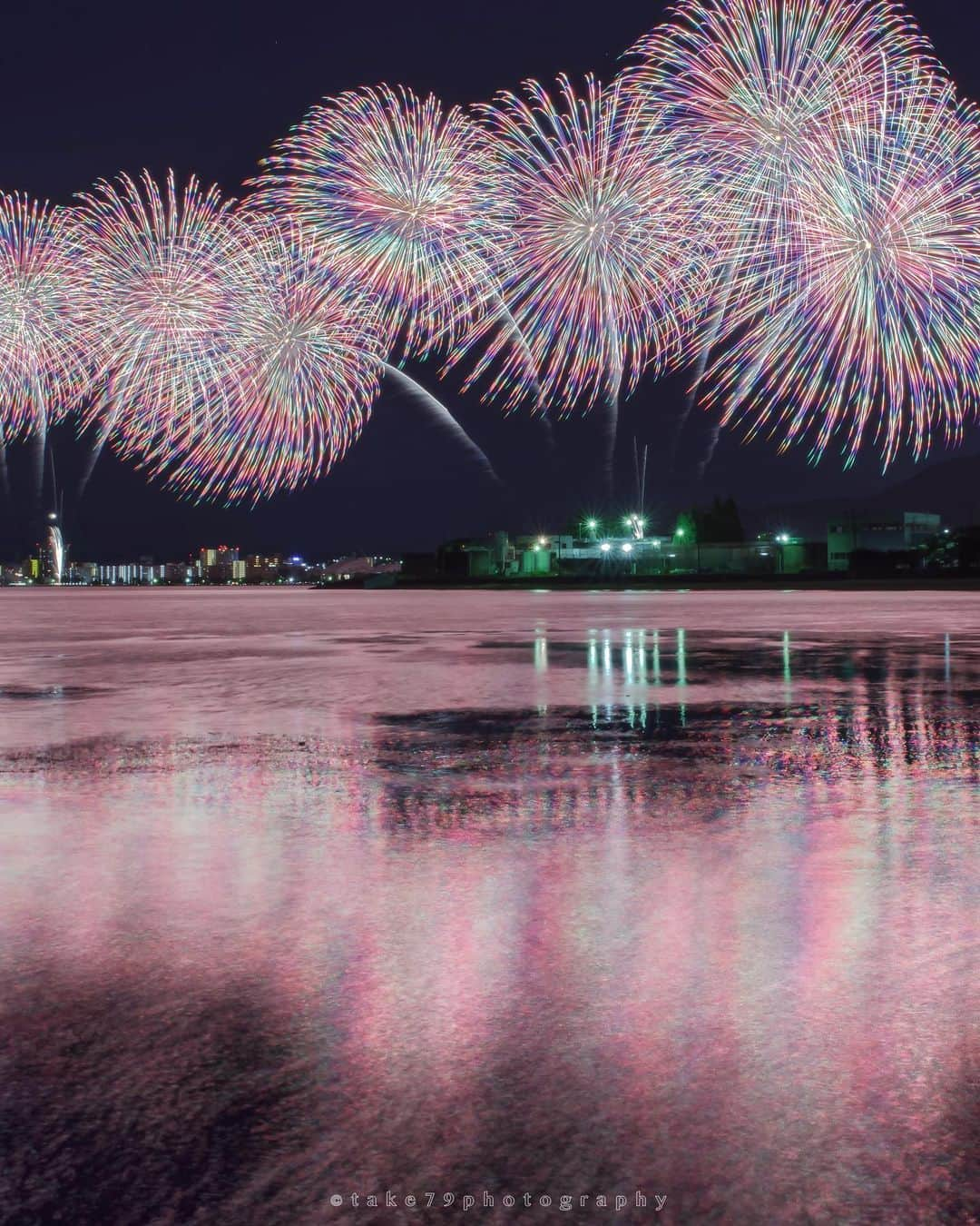 Takefumi Tezkaさんのインスタグラム写真 - (Takefumi TezkaInstagram)「✴︎琵琶湖花火大会2019🎆 ✴︎ ✴︎今年はリフ狙いで下から📸✨ ✴︎ ✴︎滋賀県」8月9日 5時39分 - take79