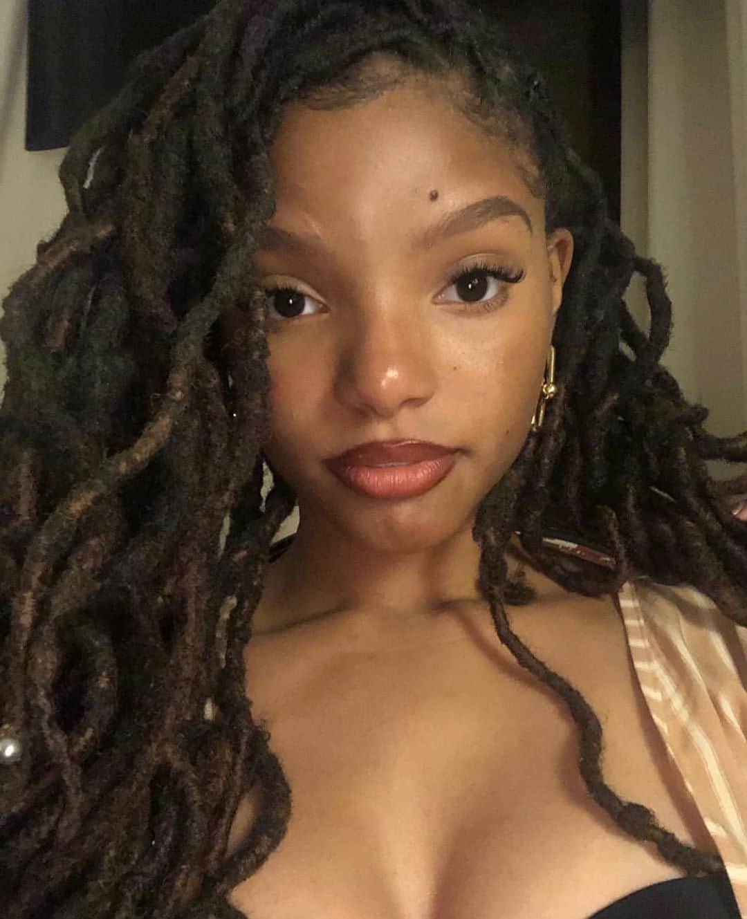 Teen Vogueさんのインスタグラム写真 - (Teen VogueInstagram)「Halle Bailey speaks out following the backlash around her Little Mermaid casting: "This role is something bigger than me." Read more at the link in bio.」8月9日 5時35分 - teenvogue