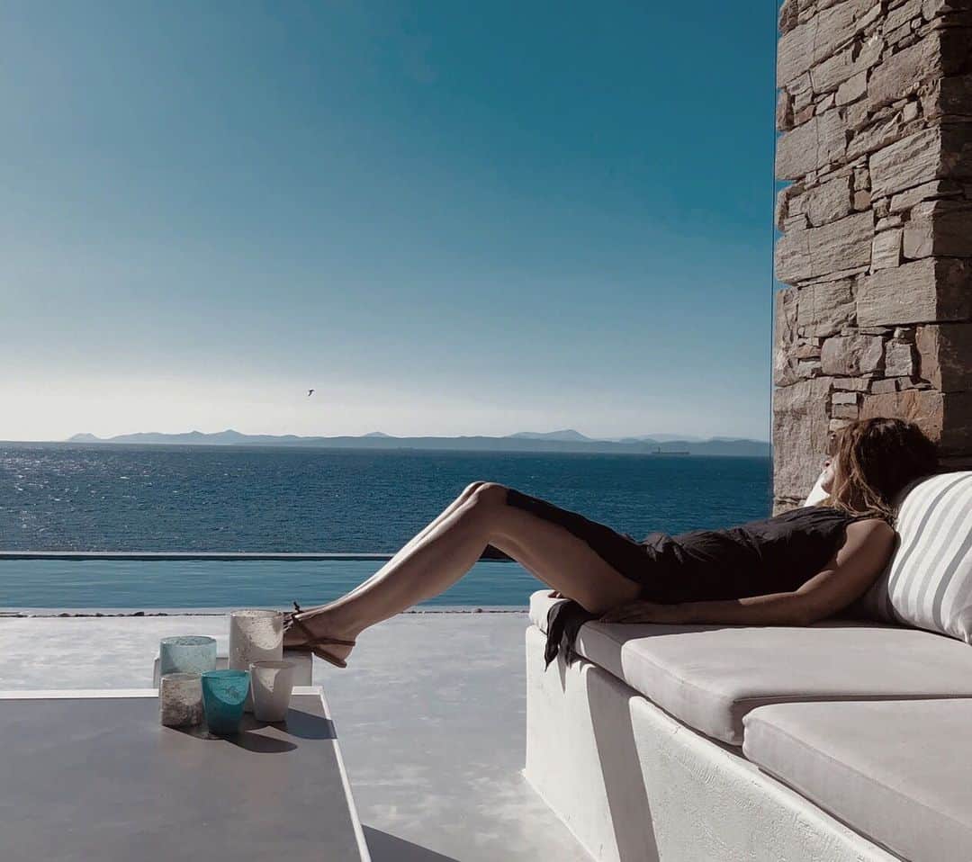 カロリーヌ・ド・メグレのインスタグラム：「🇬🇷💘」