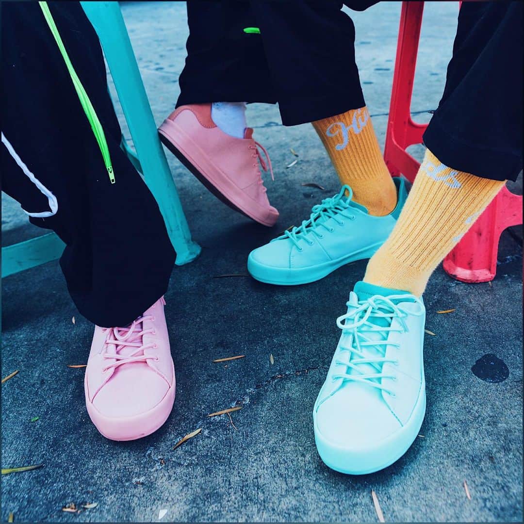 クリエイティブリクリエーションのインスタグラム：「THE WOMEN’S CARDA ... IN  BLUSH AND CASCADE...❄️🌸 #WhatisYourCreativeRecreation #Sneakers #Shoes #Fashion #Style #InstaStyle #WomensSneakers」